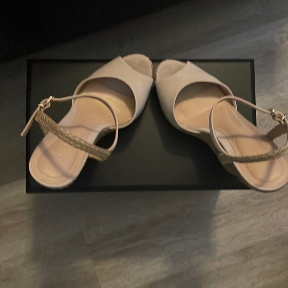 Also brand wedge